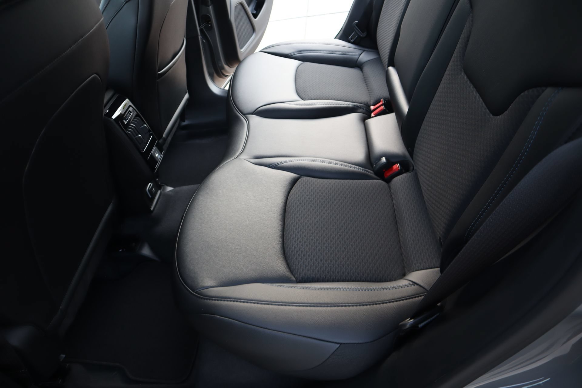 New 2026 Jeep Compass Latitude AWD/4WD image 12