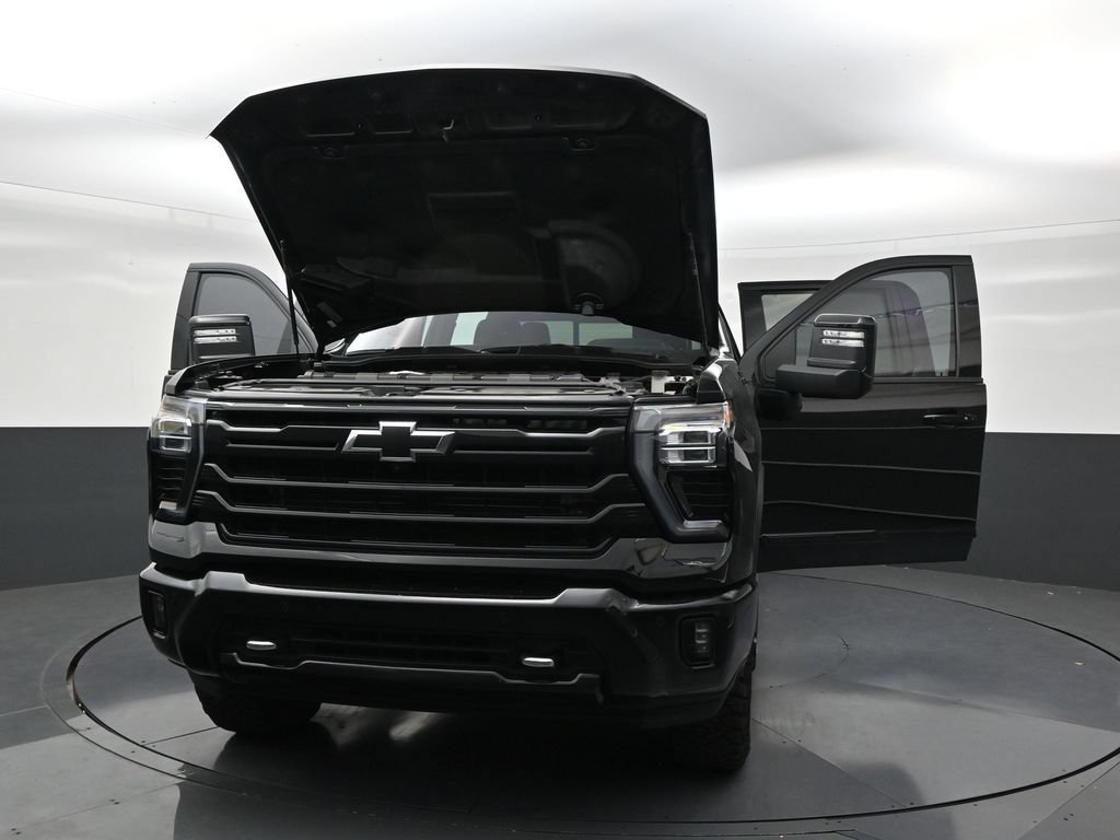 Used 2025 Chevrolet Silverado 2500 High Country w/ High Country Premium Package AWD/4WD image 33