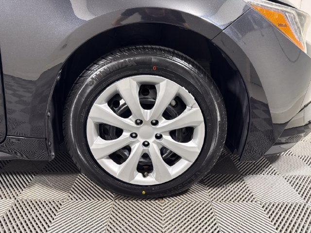 Used 2022 Toyota Corolla LE FWD image 11