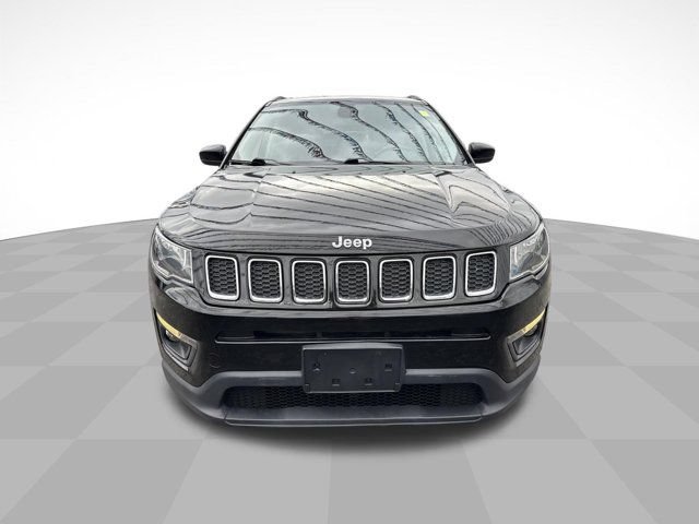 Used 2020 Jeep Compass Latitude w/ Cold Weather Group AWD/4WD image 2