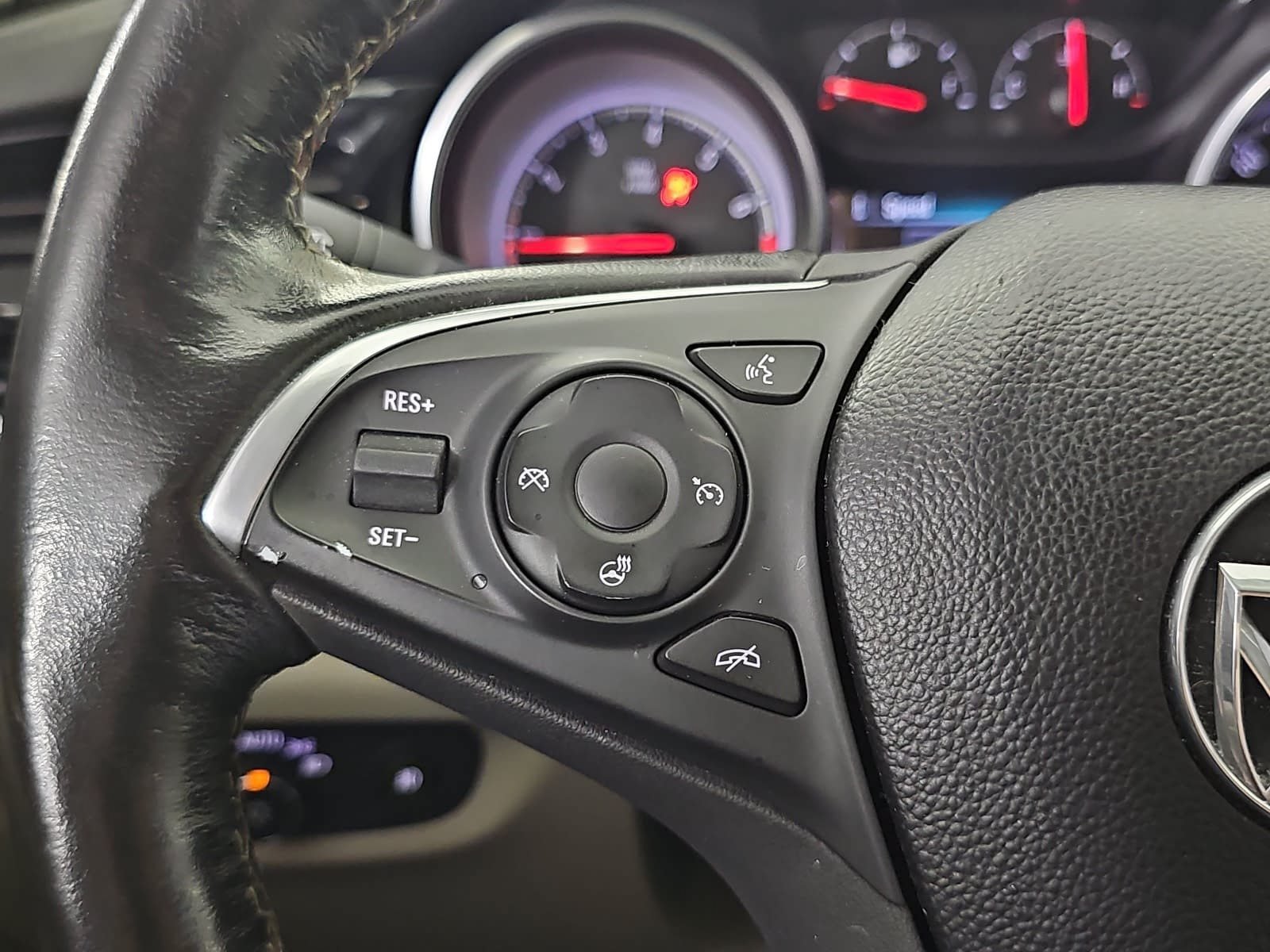 Used 2018 Buick Regal Essence w/ Driver Confidence Package #1 FWD image 15