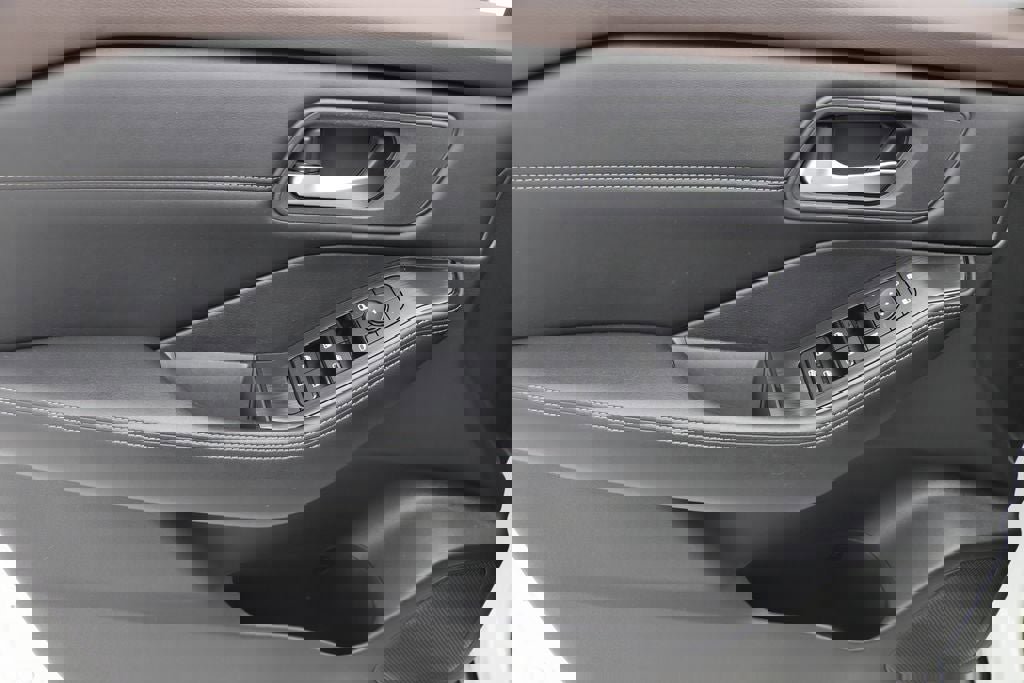 Used 2023 Nissan Rogue SV w/ SV Premium Package image 15