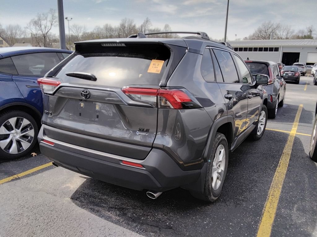 Used 2025 Toyota RAV4 XLE w/ Convenience Package image 4