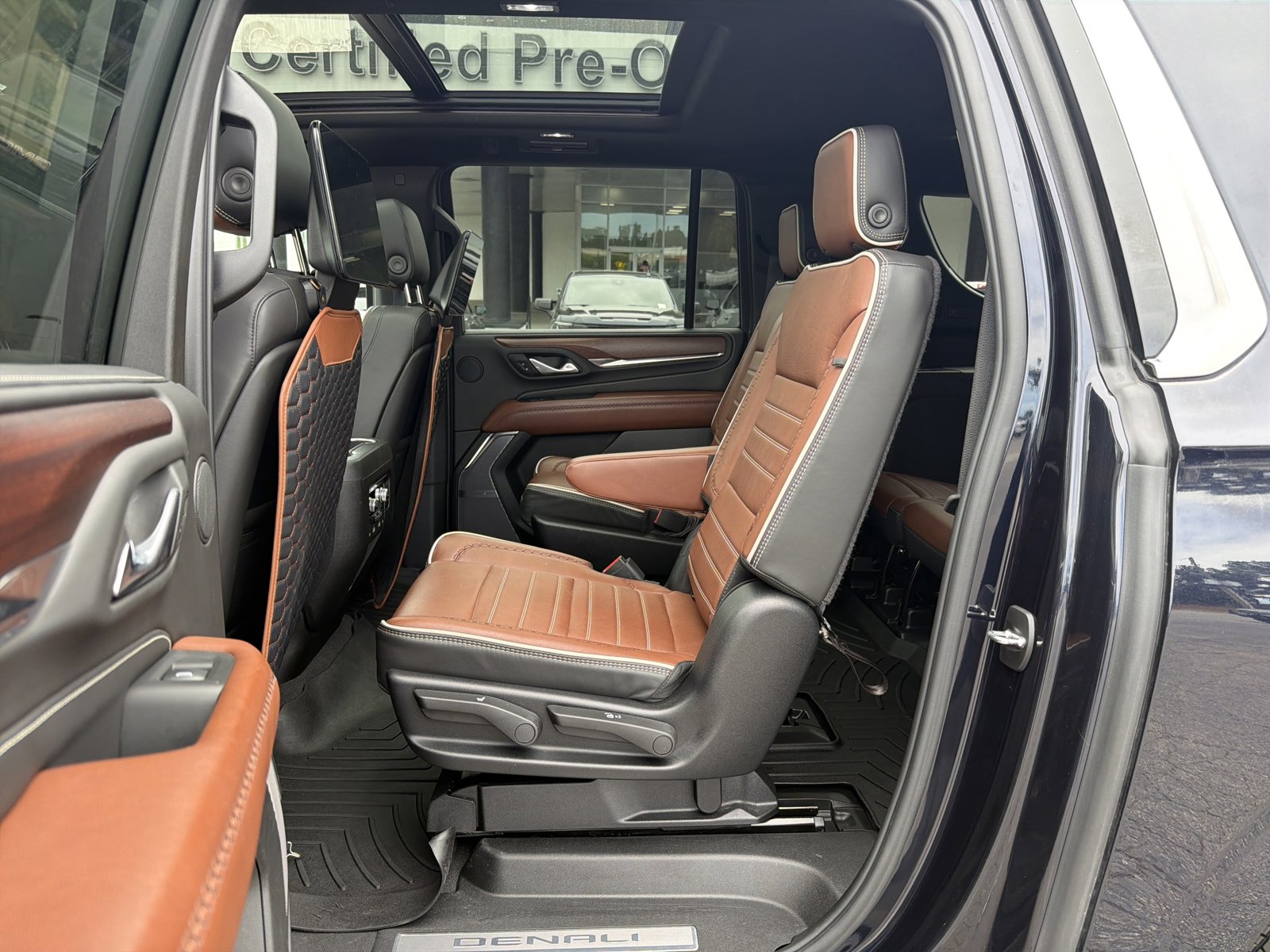 Used 2024 GMC Yukon XL Denali Ultimate AWD/4WD image 30