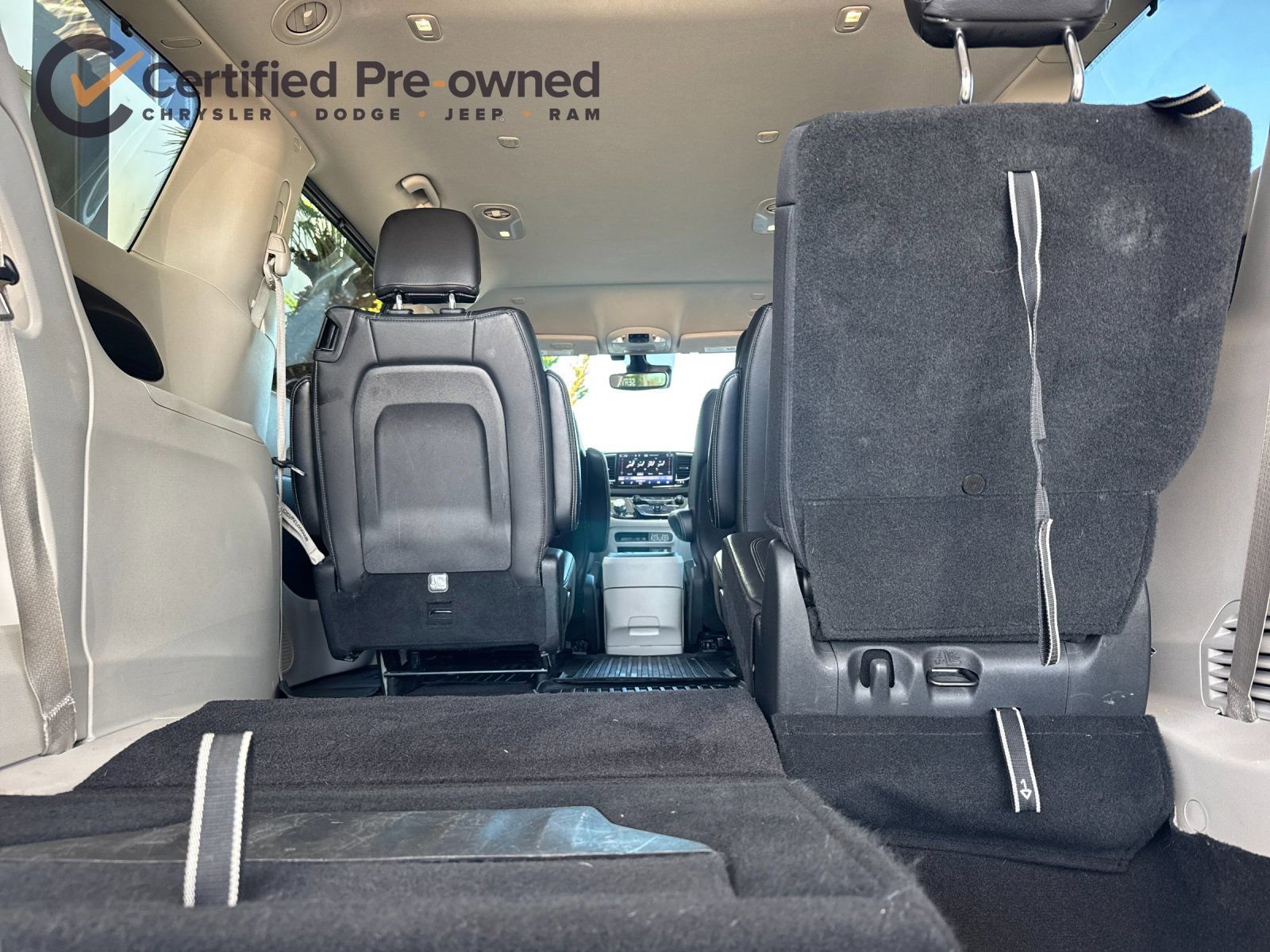 Used 2022 Chrysler Pacifica Touring-L FWD image 17
