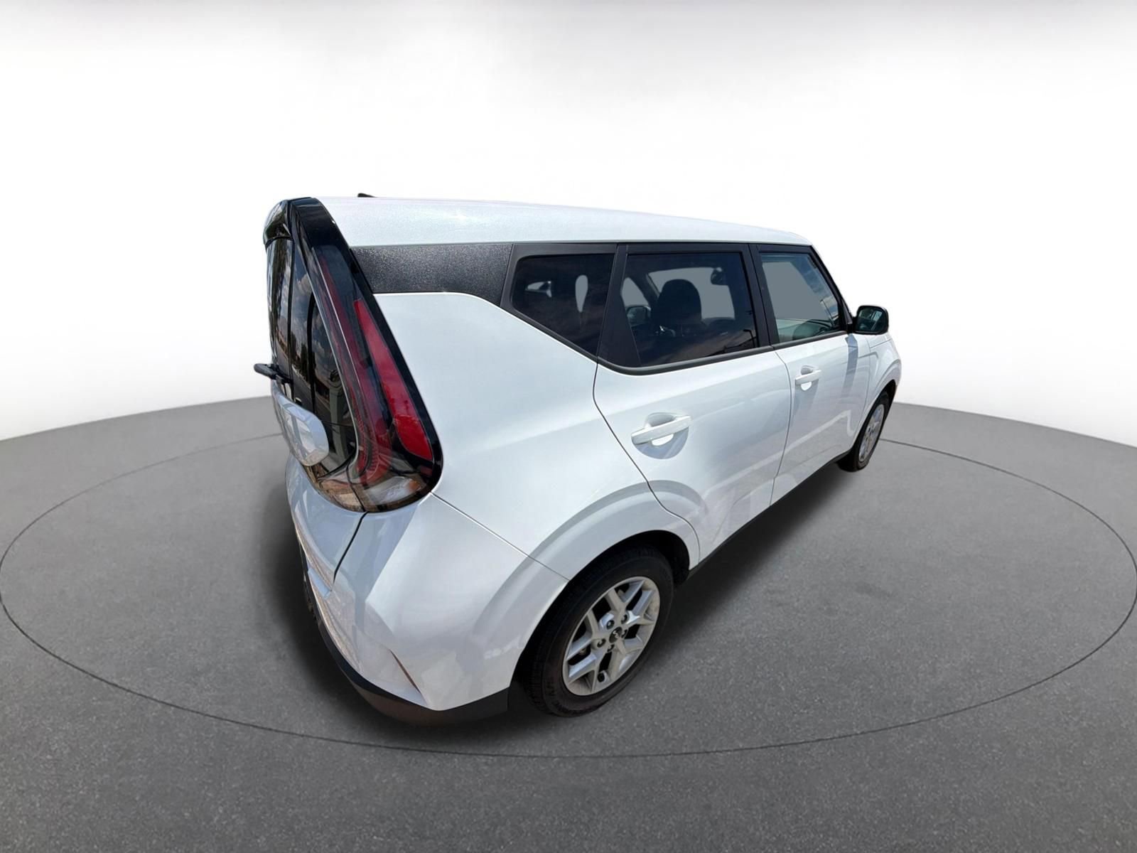 Used 2025 Kia Soul LX w/ LX Technology Package FWD image 6