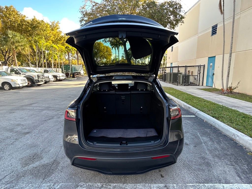 Used 2025 Tesla Model Y Long Range image 21
