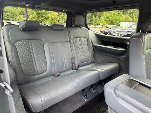 Used 2024 Jeep Grand Wagoneer Series III w/ Rear Seat Video Group 1 AWD/4WD image 16