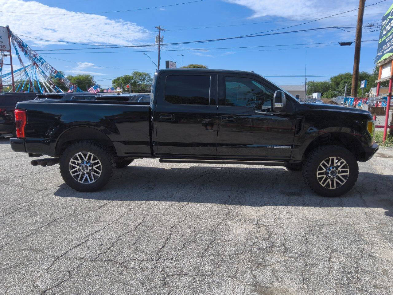 Used 2018 Ford F250 Lariat w/ Lariat Ultimate Package AWD/4WD image 2