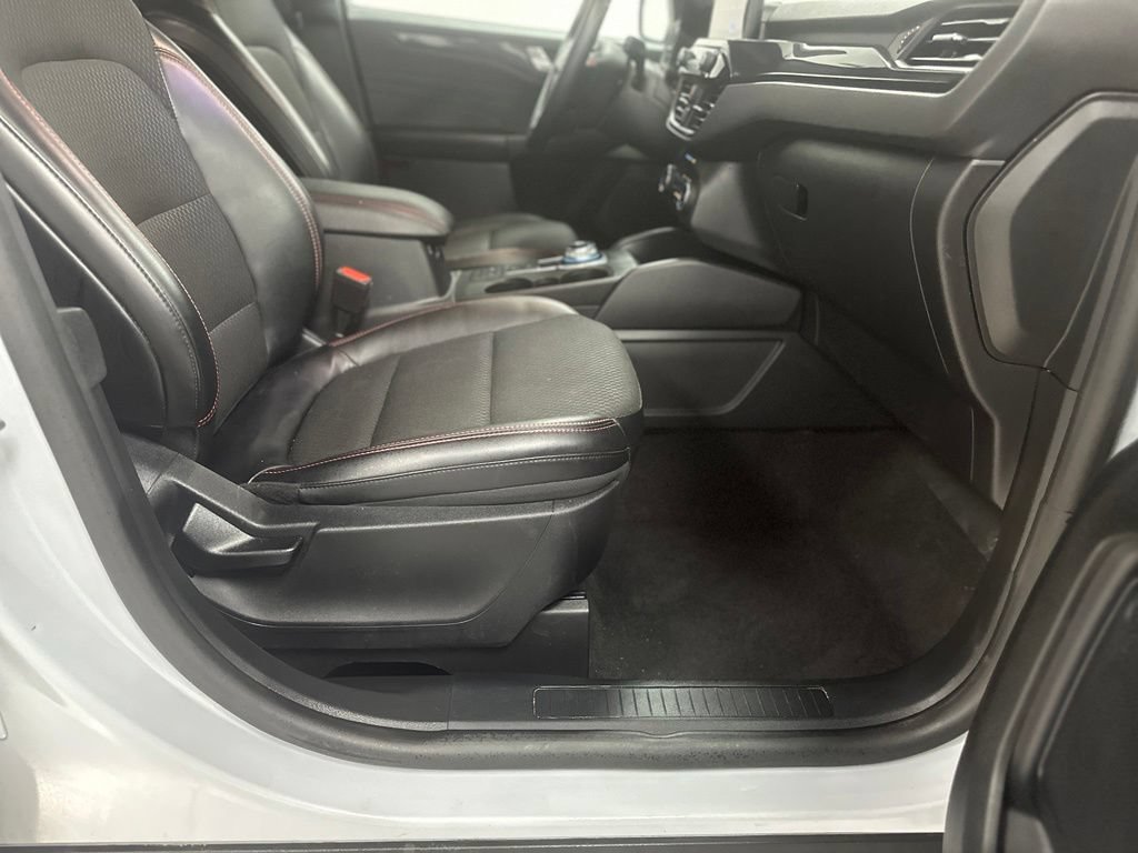 Certified 2025 Ford Escape ST-Line FWD image 21