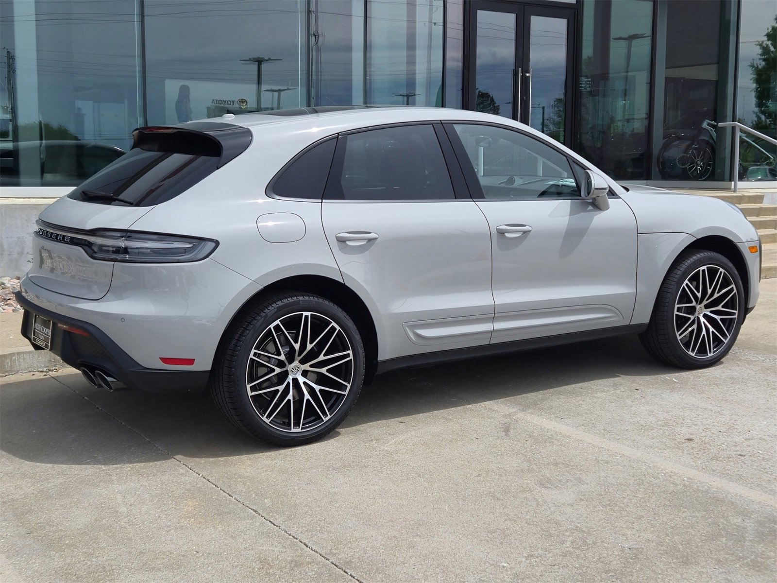 New 2025 Porsche Macan image 7