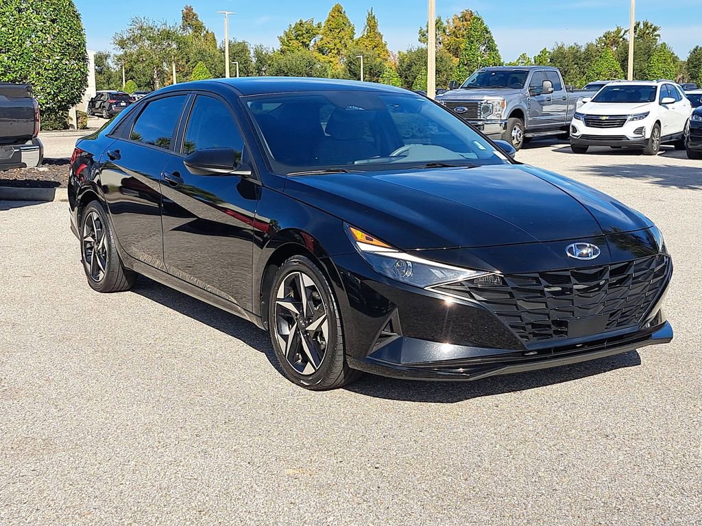 Used 2023 Hyundai Elantra SEL w/ Convenience Package video 2