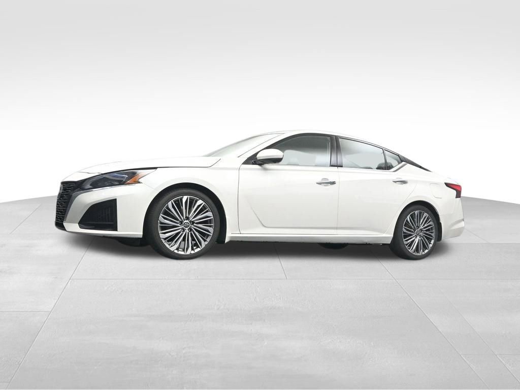 Used 2023 Nissan Altima 2.5 SL FWD image 11