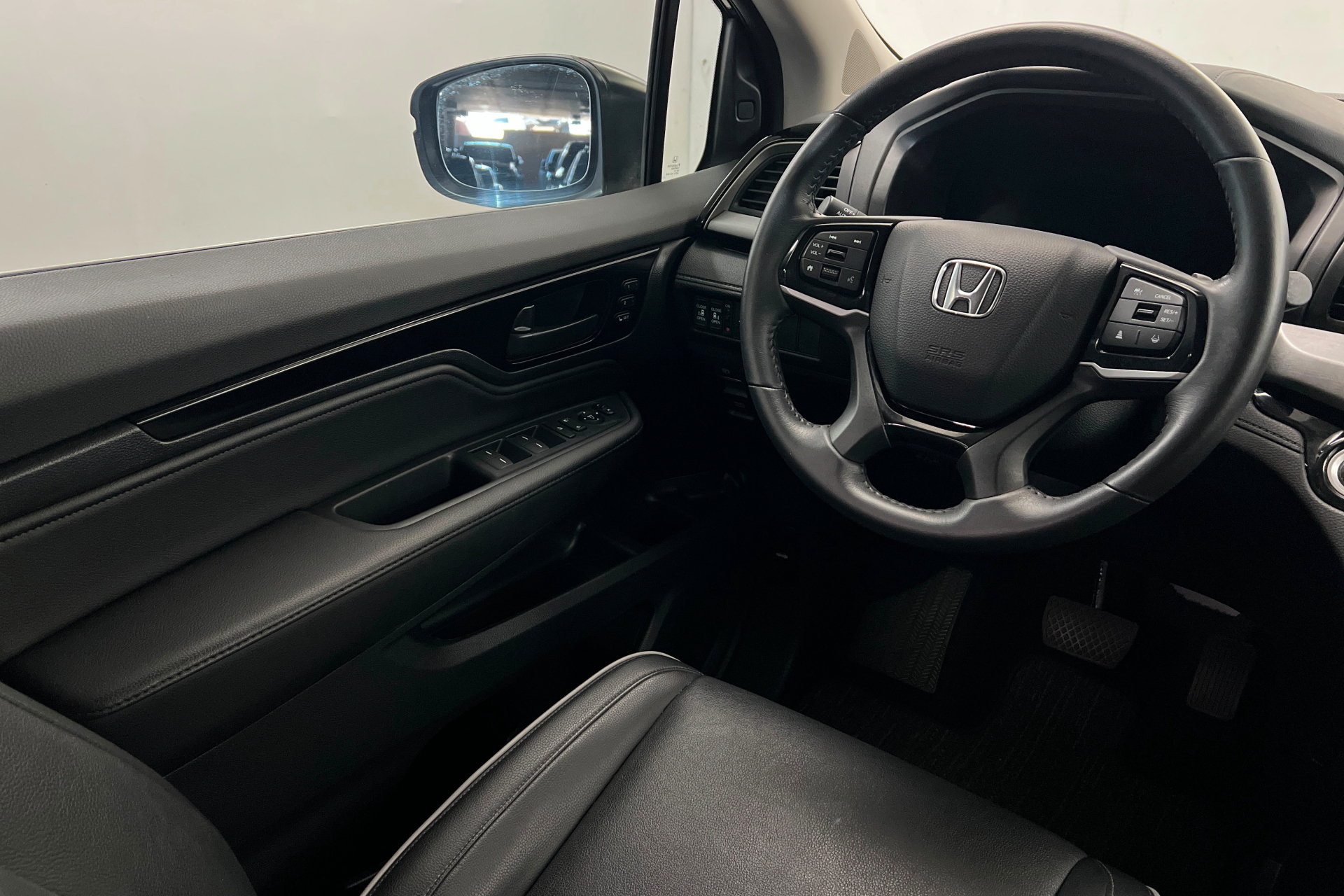 Used 2025 Honda Odyssey Touring image 12