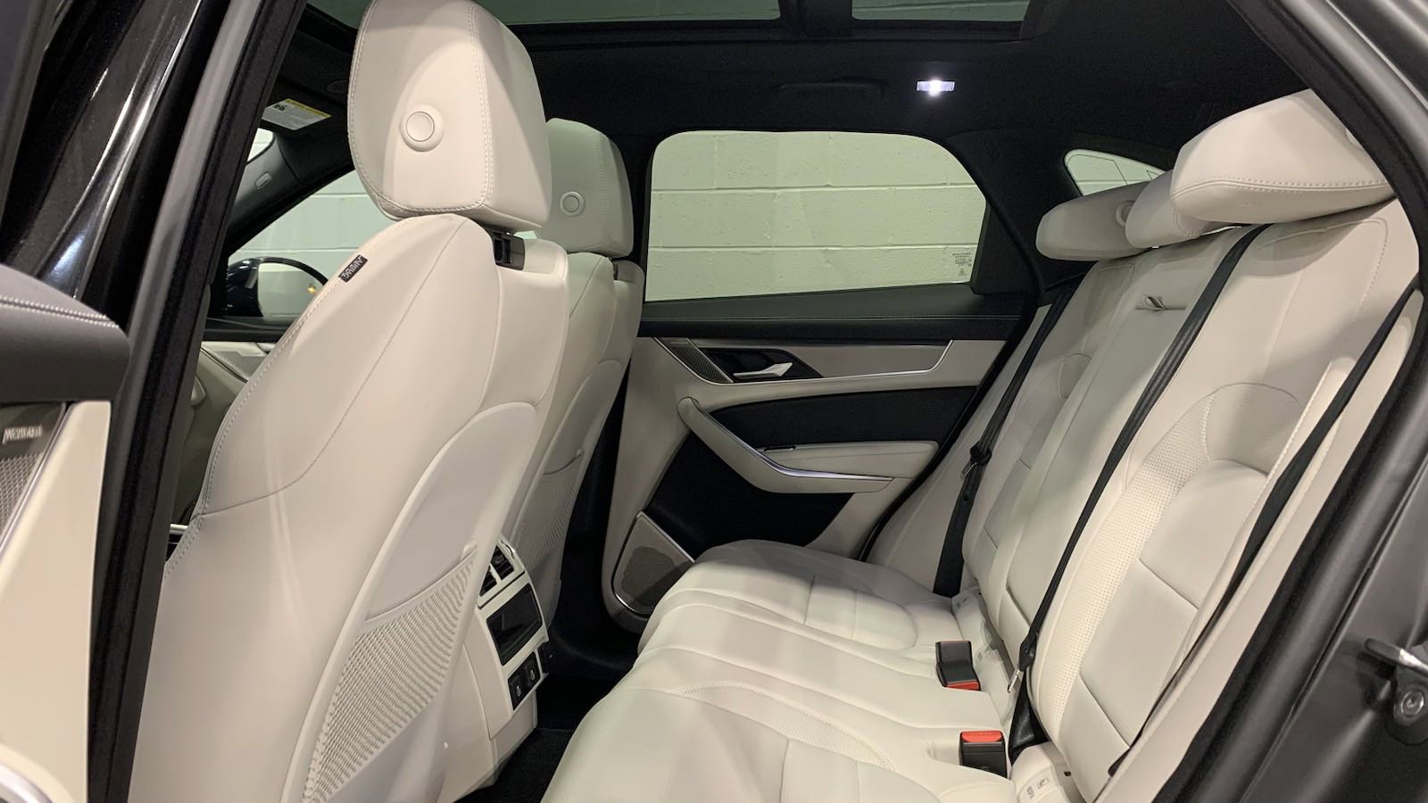 Used 2025 Jaguar F-PACE R-Dynamic S image 6