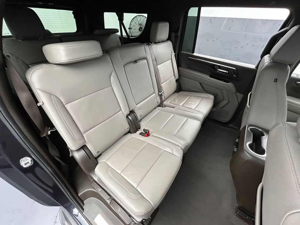 Used 2025 Chevrolet Suburban LT RWD image 23