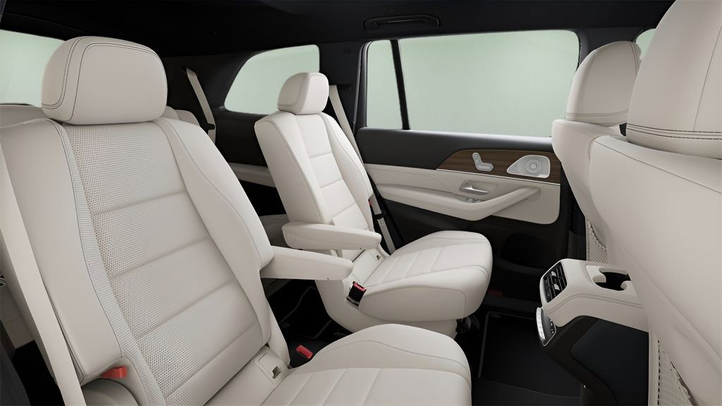 Used 2025 Mercedes-Benz GLS 450 4MATIC image 40