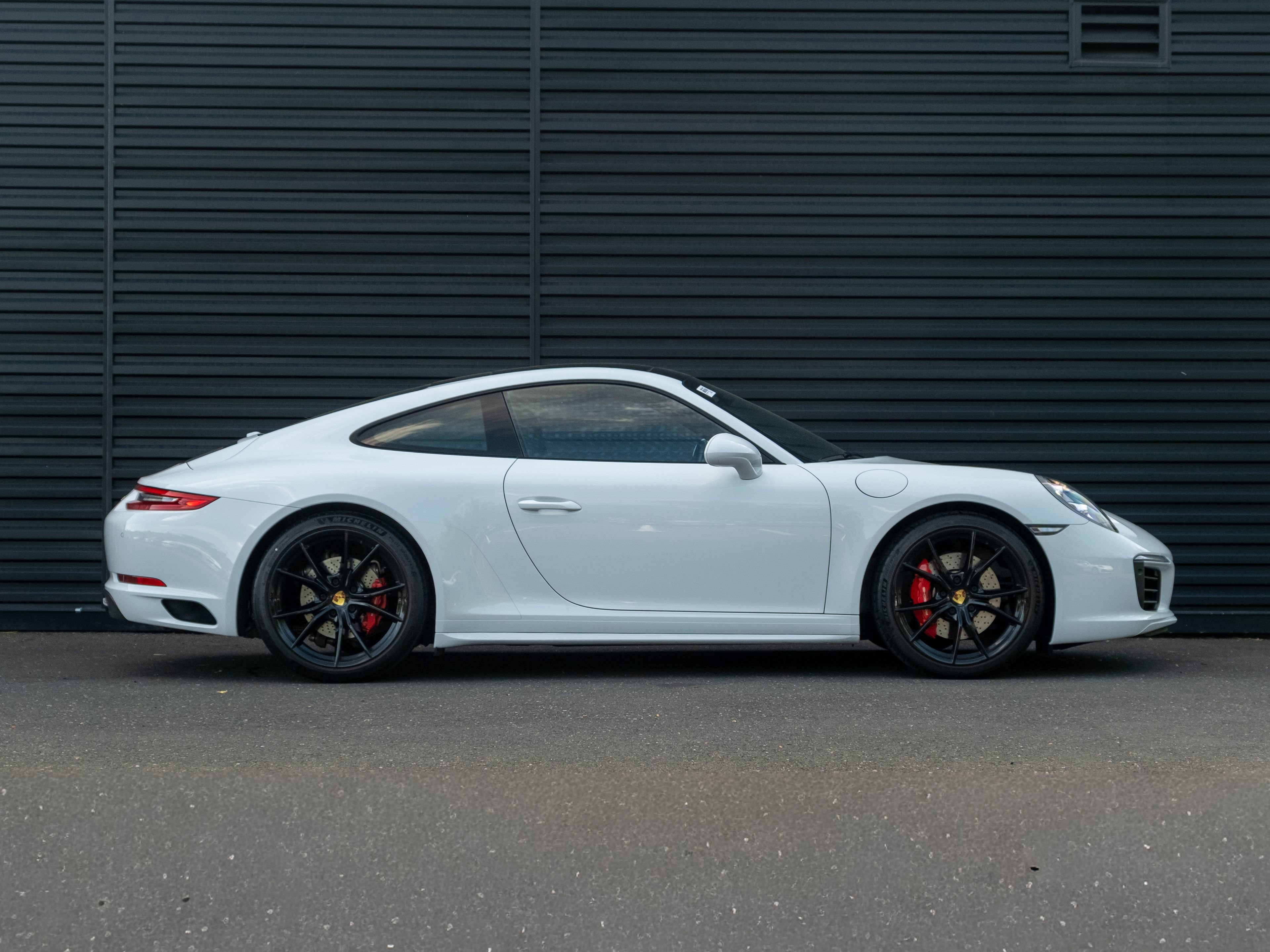 Used 2019 Porsche 911 Carrera 4S AWD/4WD image 9