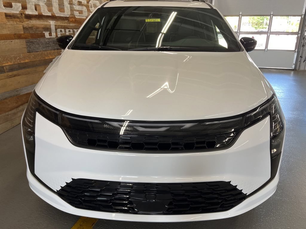 New 2027 Chrysler Pacifica Limited FWD image 8