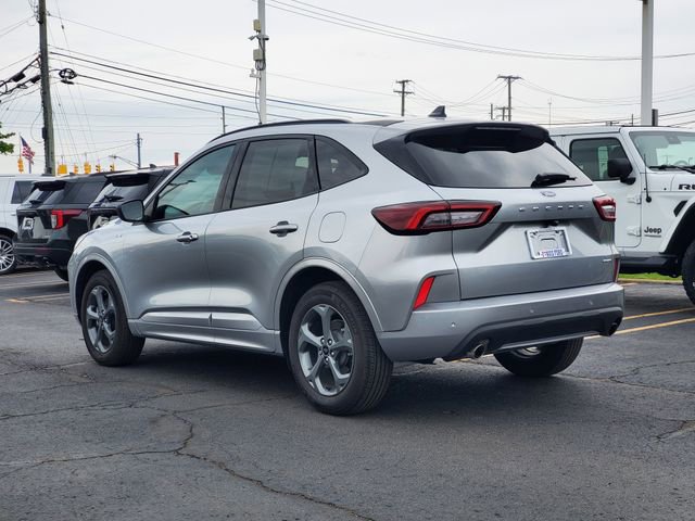 Used 2023 Ford Escape ST-Line w/ Tech Pack #1 AWD/4WD image 3