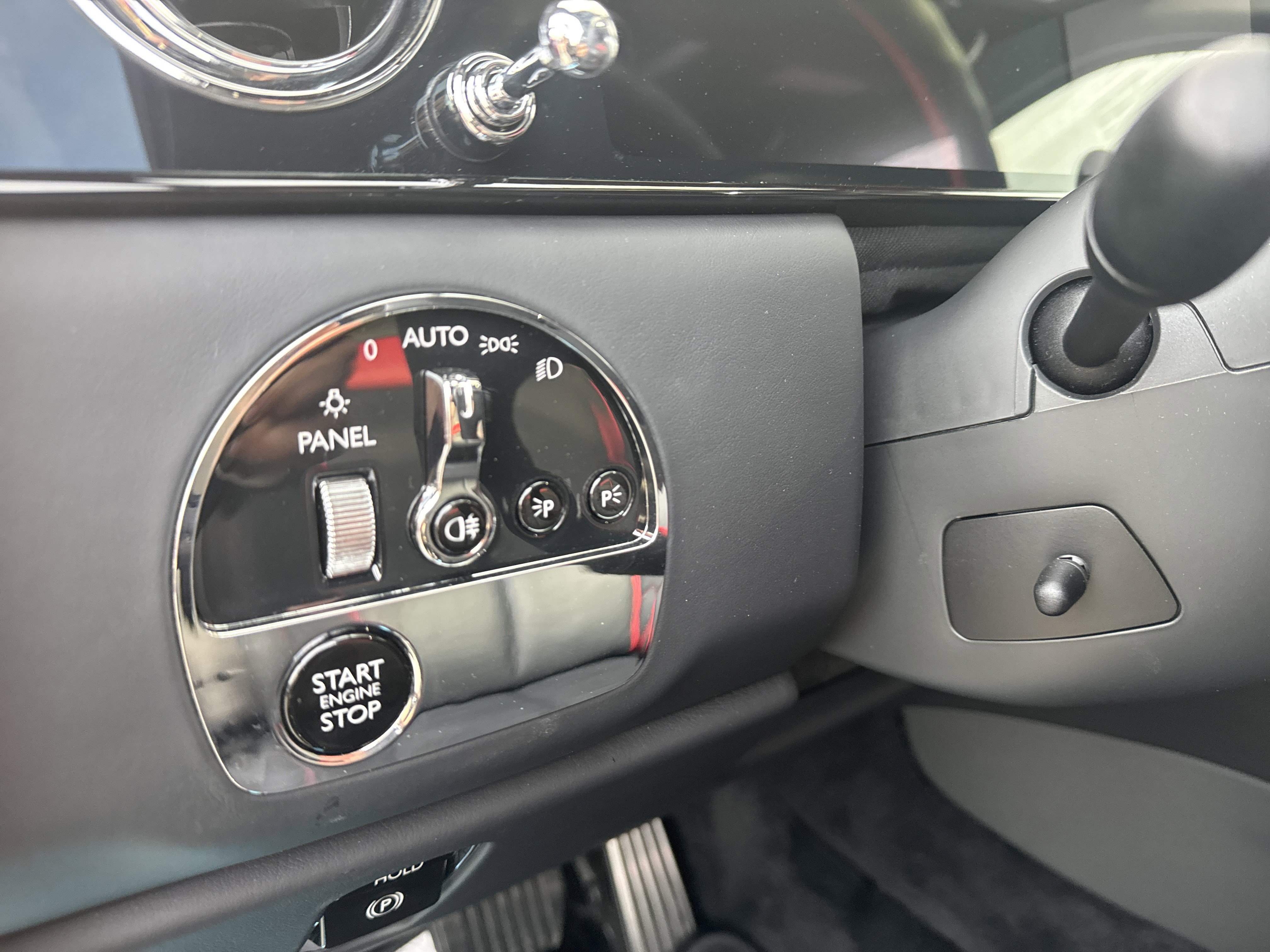Used 2025 Rolls-Royce Cullinan image 39