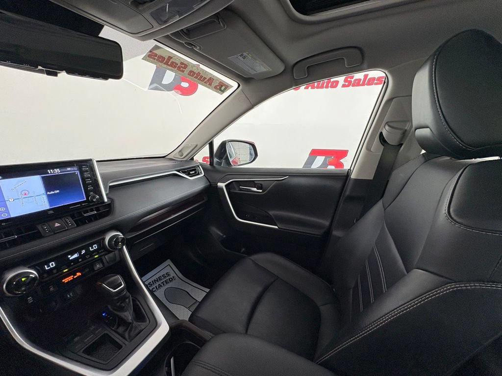Used 2019 Toyota RAV4 Limited FWD image 27