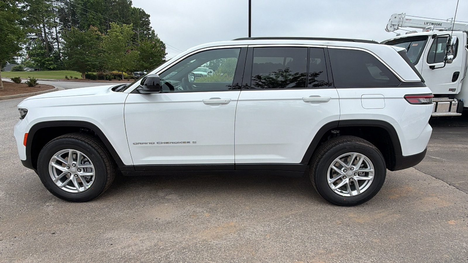 New 2026 Jeep Grand Cherokee Laredo RWD image 11
