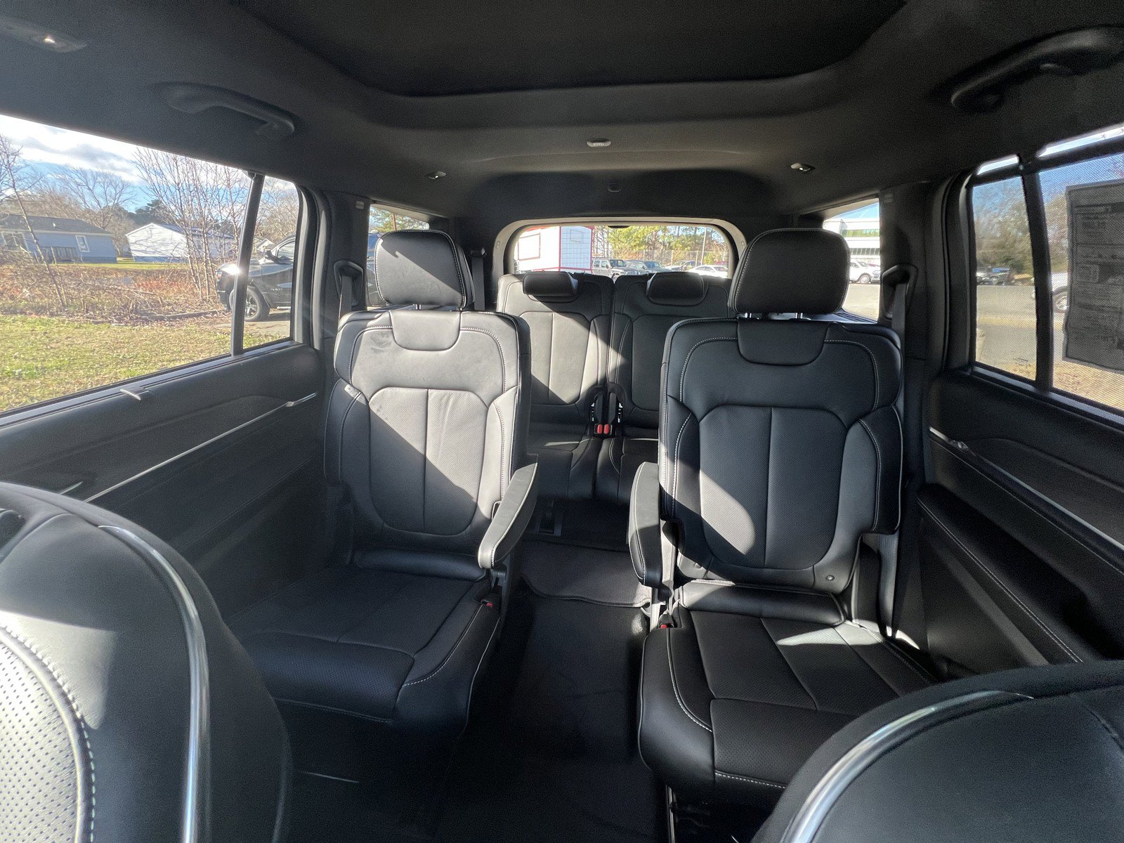 New 2025 Jeep Grand Cherokee L Overland w/ Luxury Tech Group IV image 19