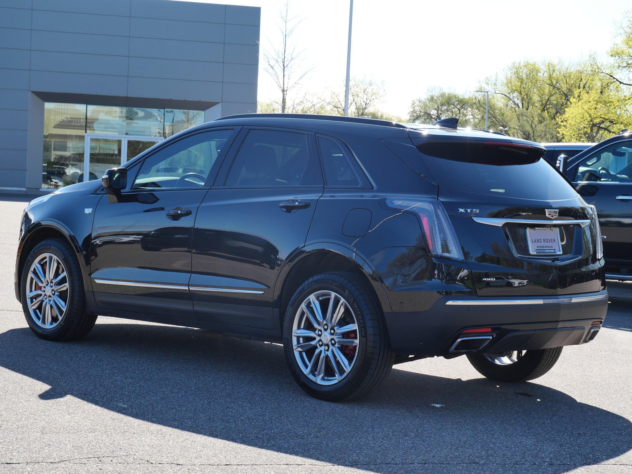 Used 2023 Cadillac XT5 Sportv w/ Technology Package AWD/4WD image 3