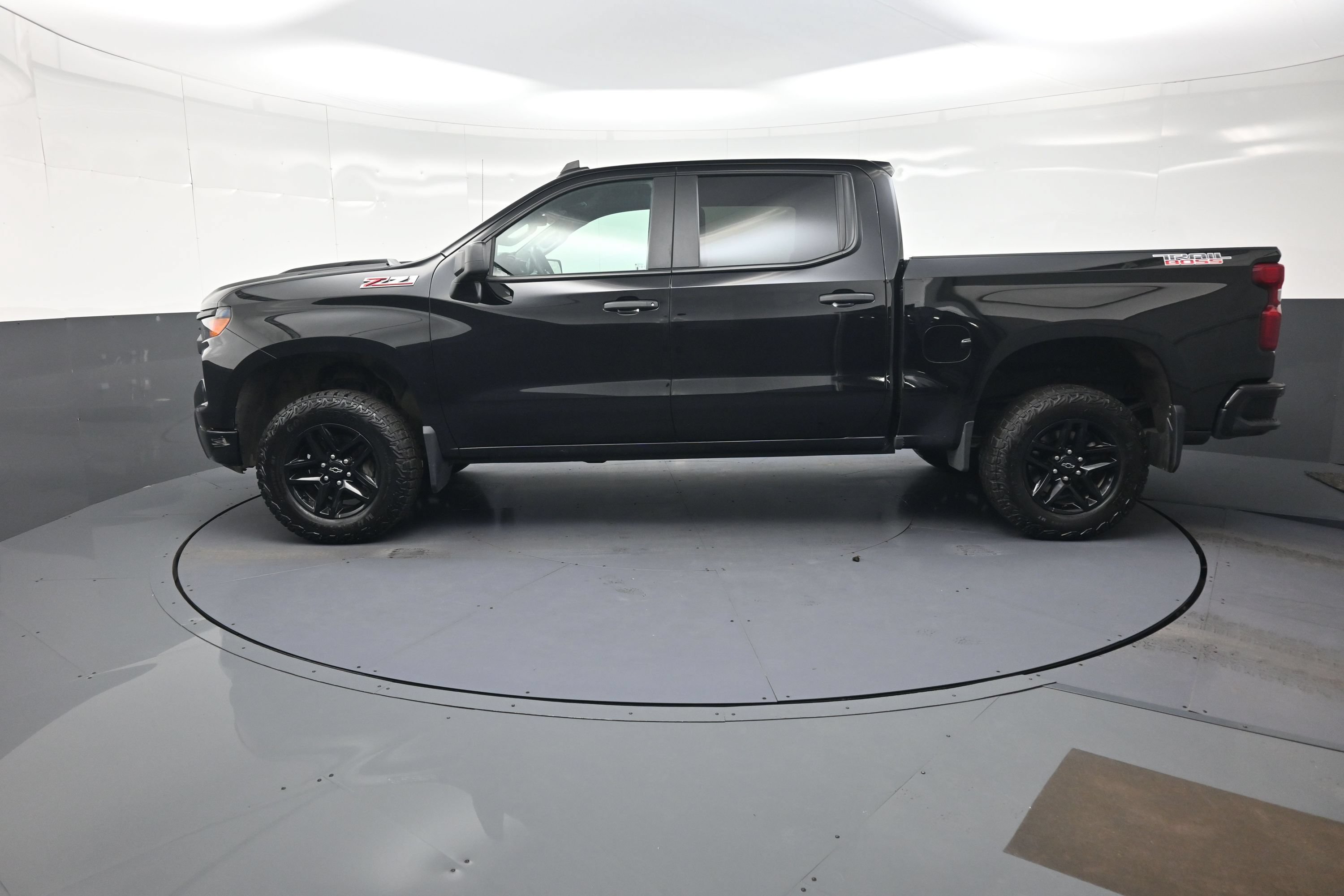 Used 2025 Chevrolet Silverado 1500 Custom Trail Boss AWD/4WD image 6
