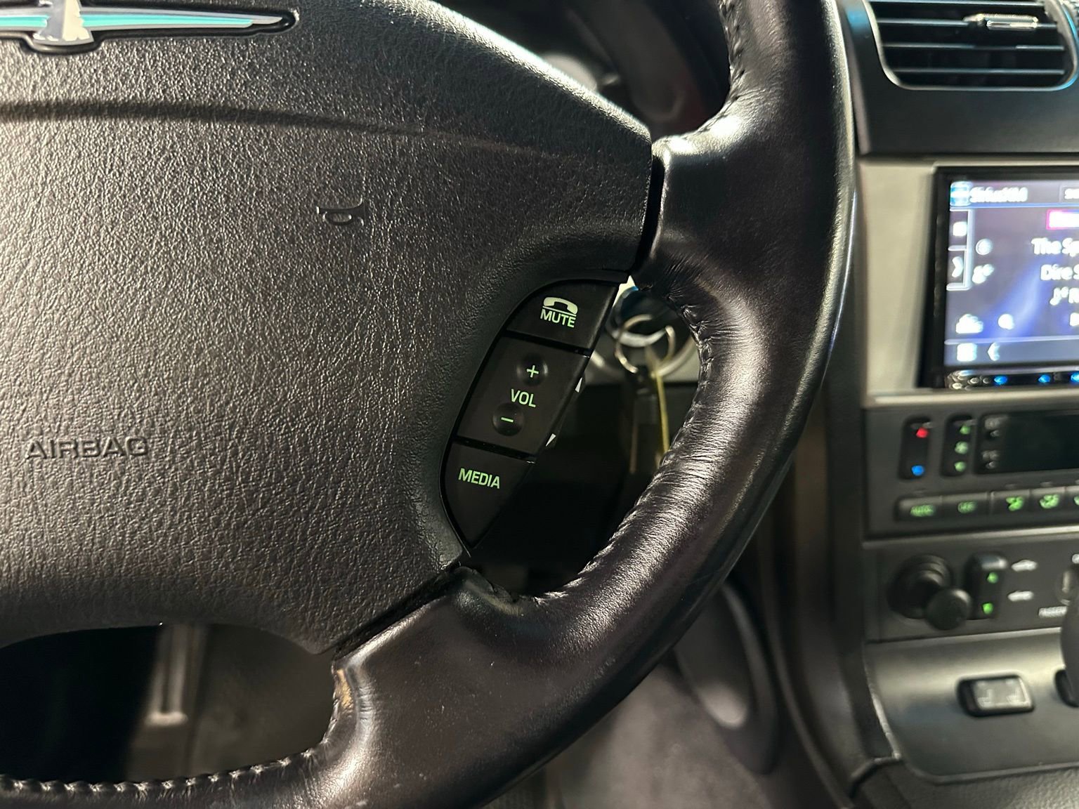 Used 2005 Ford Thunderbird image 18