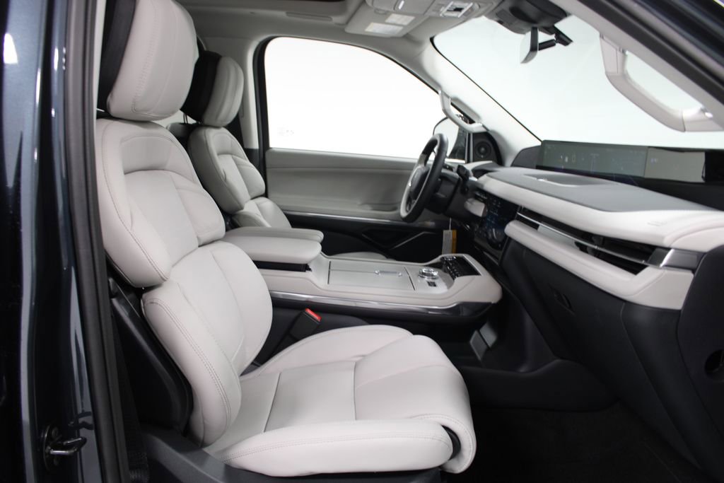 New 2026 Lincoln Navigator Reserve image 30