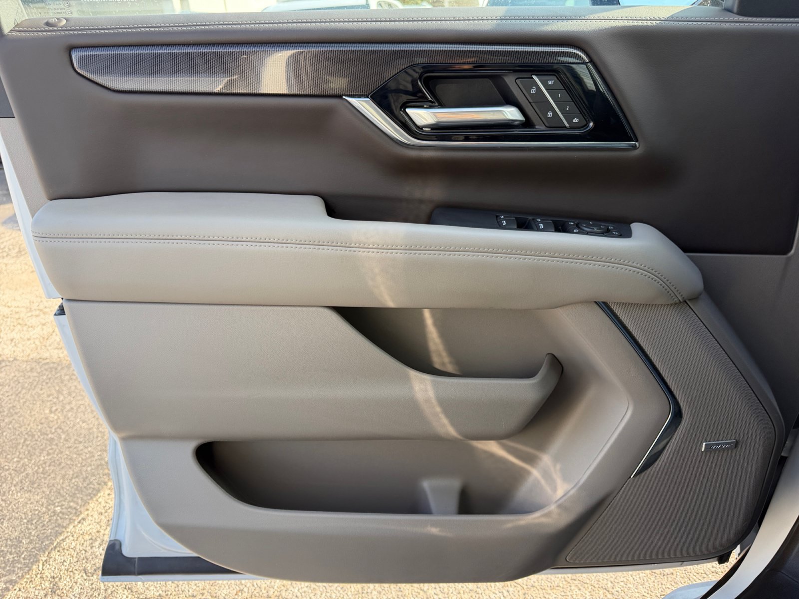 Used 2025 GMC Yukon Elevation w/ LPO, Get Active Package RWD image 23
