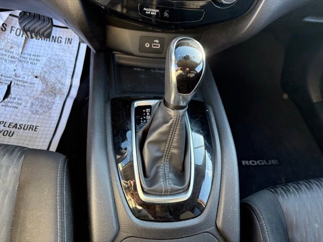 Used 2020 Nissan Rogue SV image 11
