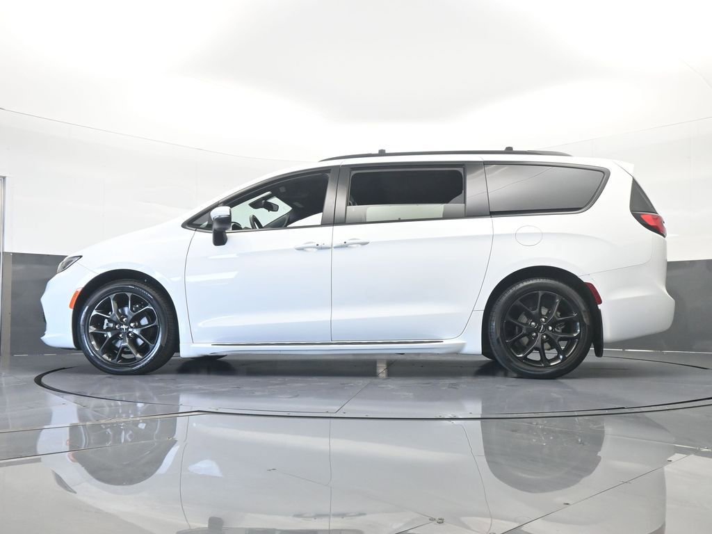 Used 2023 Chrysler Pacifica Touring-L w/ S Appearance Package image 60