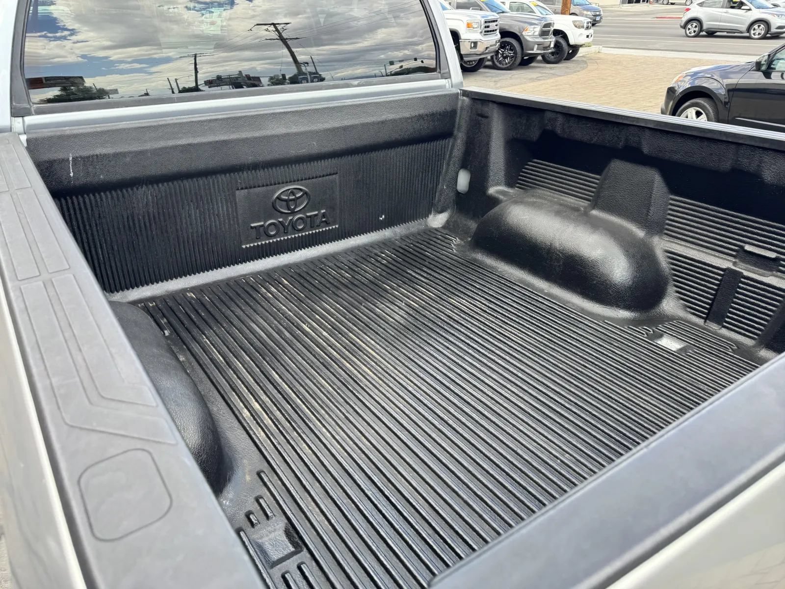 Used 2010 Toyota Tundra 4x4 CrewMax w/ Tow Pkg image 17