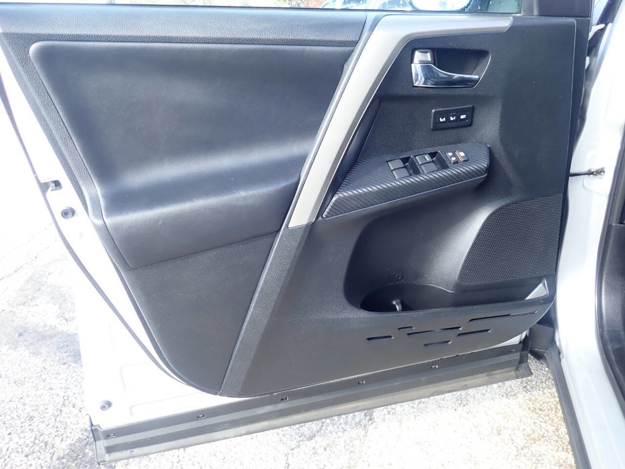 Used 2014 Toyota RAV4 Limited image 10