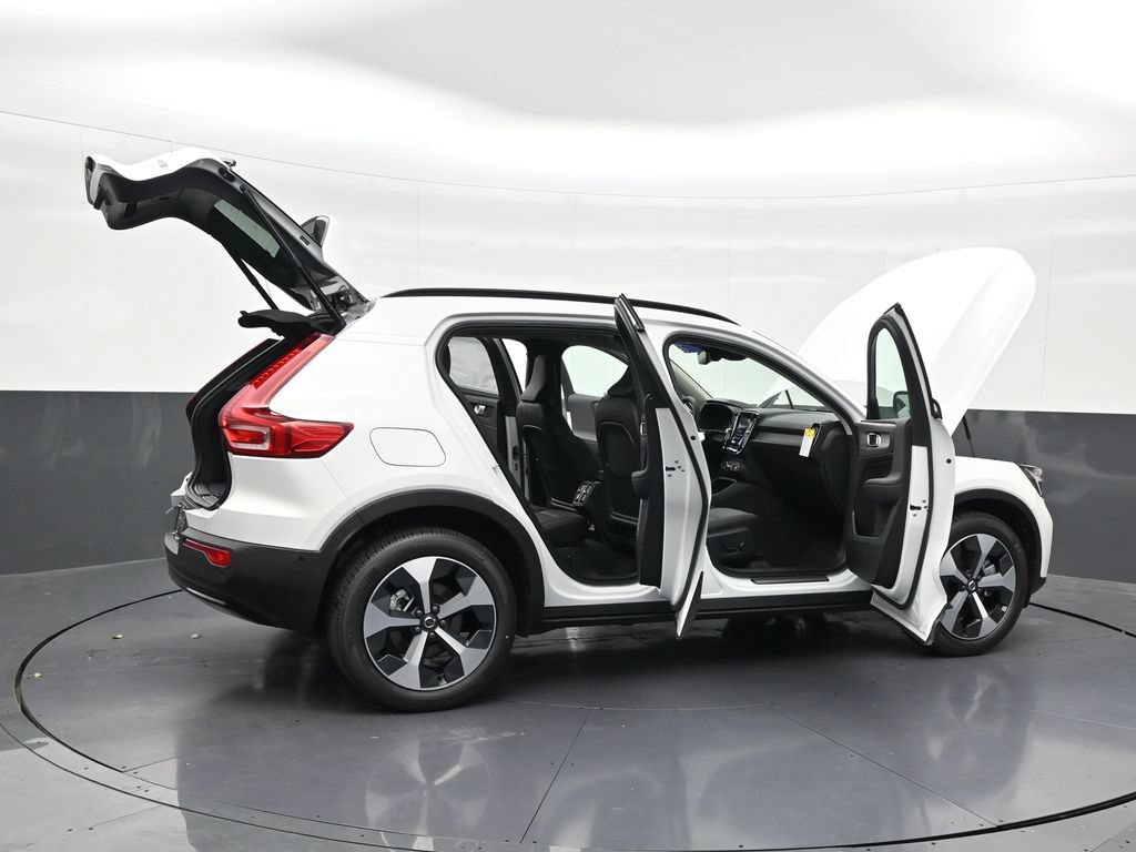 New 2026 Volvo XC40 B5 Plus w/ Climate Package AWD/4WD image 30