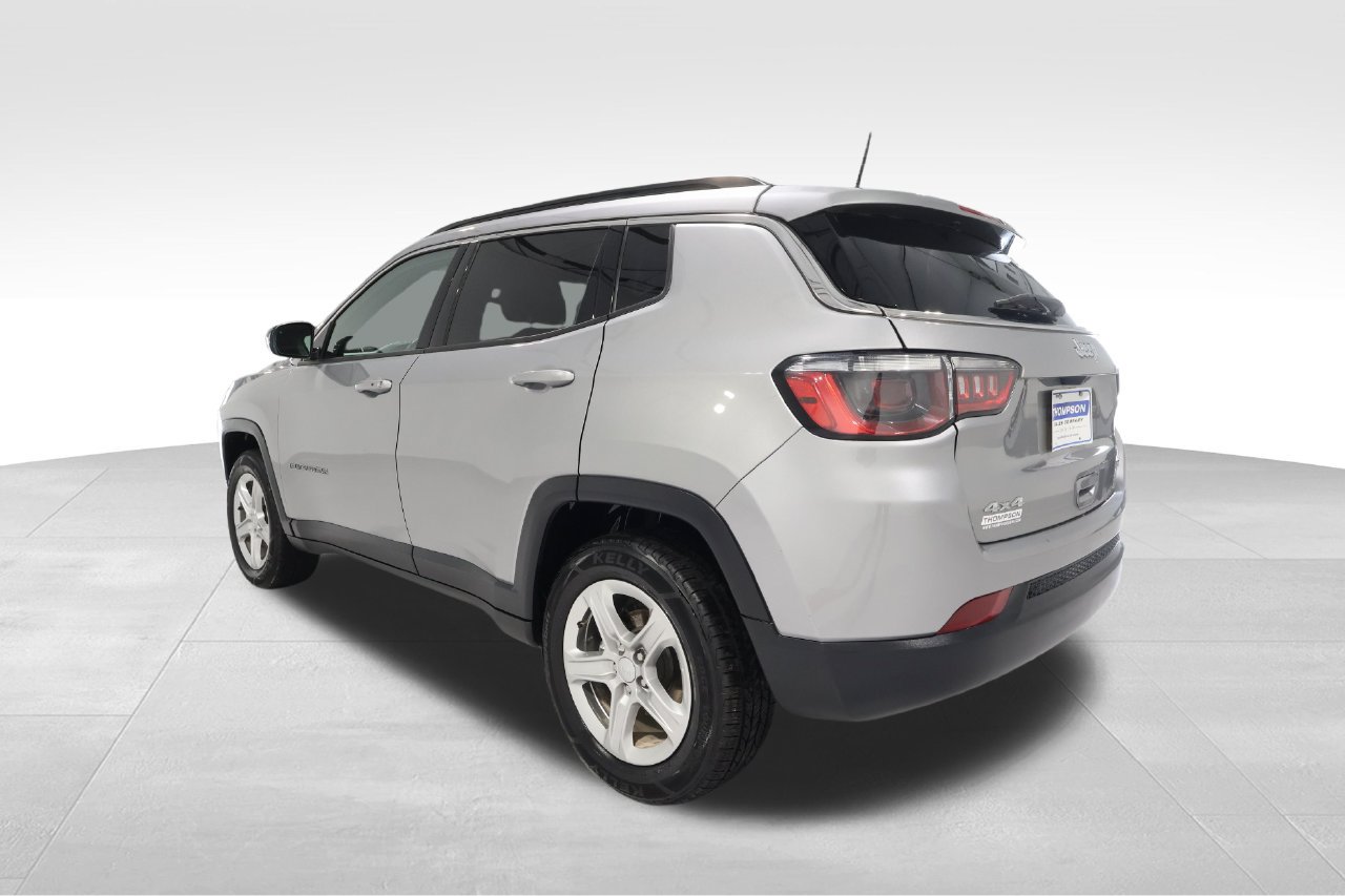 Used 2023 Jeep Compass Latitude w/ Convenience Group AWD/4WD image 2