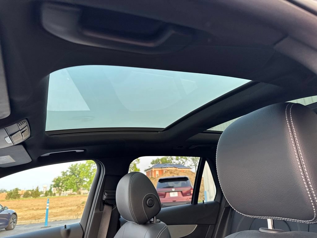 Used 2019 Mercedes-Benz GLC 300 4MATIC w/ Premium Package image 27
