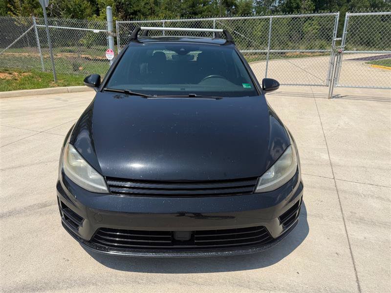 Used 2017 Volkswagen Golf 4-Door AWD/4WD image 2