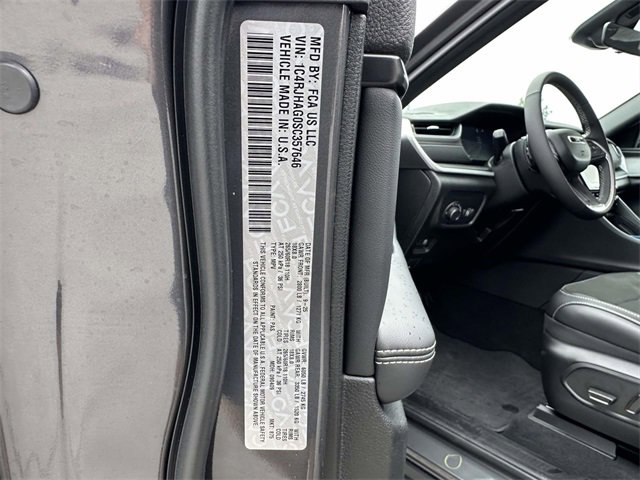 New 2025 Jeep Grand Cherokee Altitude image 35