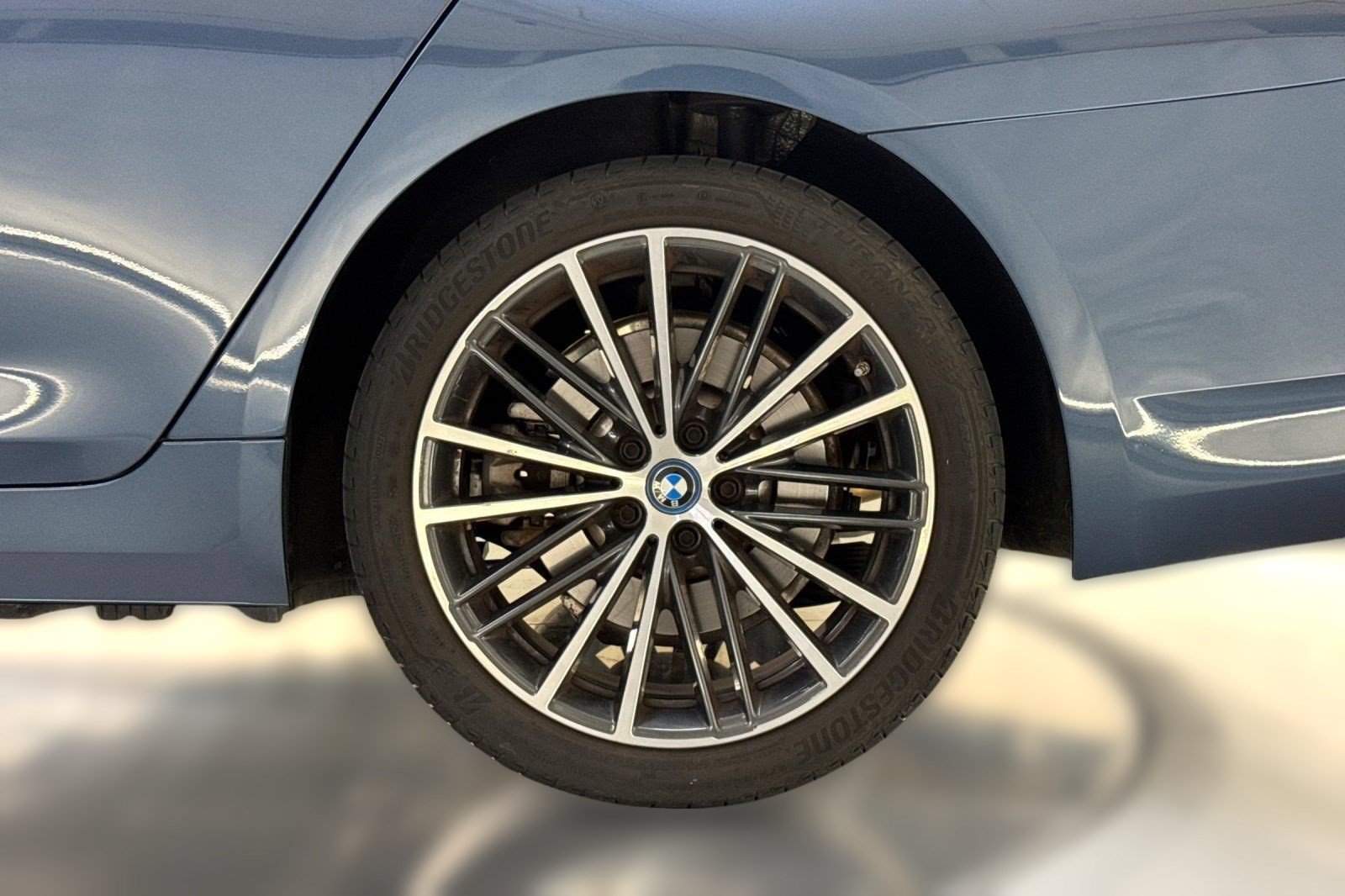 Used 2023 BMW 530e w/ Premium Package RWD image 12