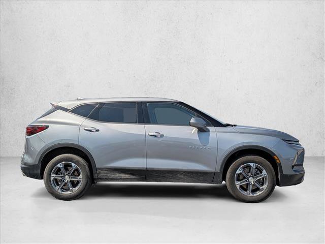 Used 2025 Chevrolet Blazer LT image 4