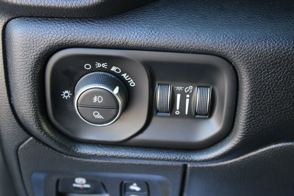 Used 2020 RAM 1500 Laramie image 32