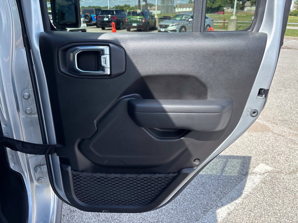 Used 2023 Jeep Gladiator Sport AWD/4WD image 18