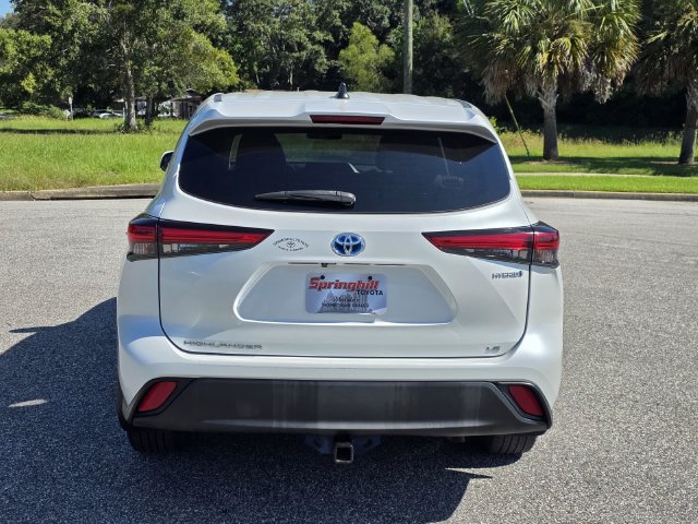 Used 2023 Toyota Highlander LE AWD/4WD image 3