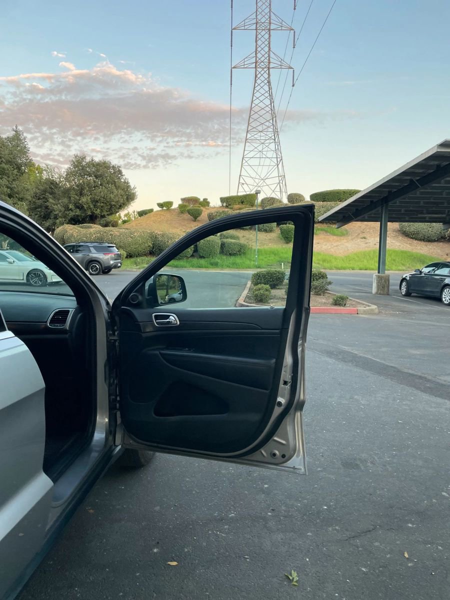 Used 2018 Jeep Grand Cherokee Laredo image 10