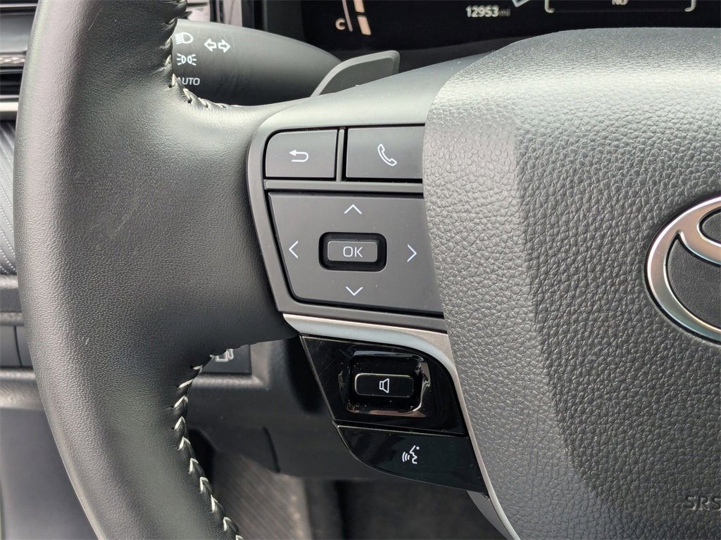 Used 2025 Toyota Camry SE image 19