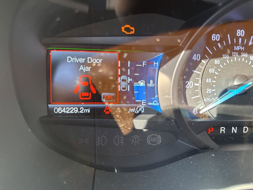 Used 2021 Ford Edge SE image 19